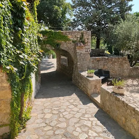 Bleues Lou Castel Berrias Et Casteljau